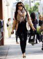 /album/fotogaleria/kim-kardashian-shopping-neutral-fashion-011012-181-491x676-jpg1/
